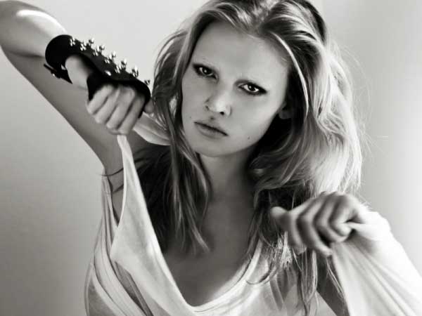 劳拉·斯通(Lara Stone)